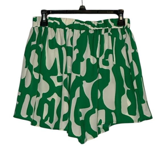 Fashion Nova green white print shorts size Medium - Picture 2 of 9
